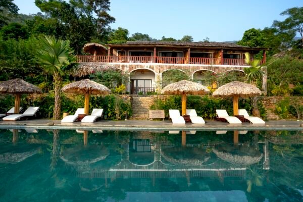 dream about swimming in a pool